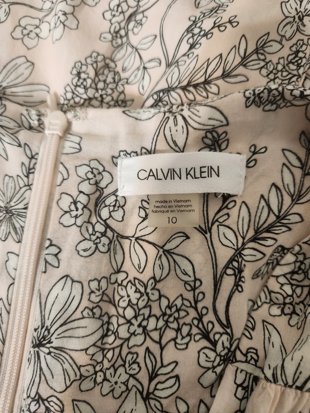 Calvin Klein Floral Wrap-Style Women’s Dress in Light Blush Sz 10 - Picture 8 of 14